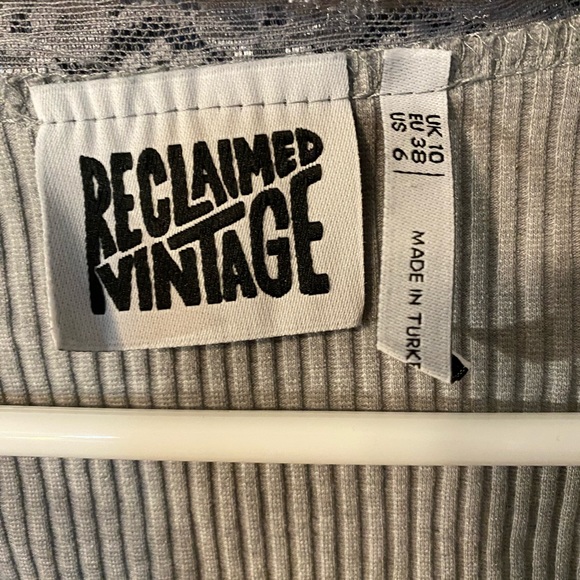 Long Sleeve Scoop Neck Lace Crop Top - Picture 3 of 3